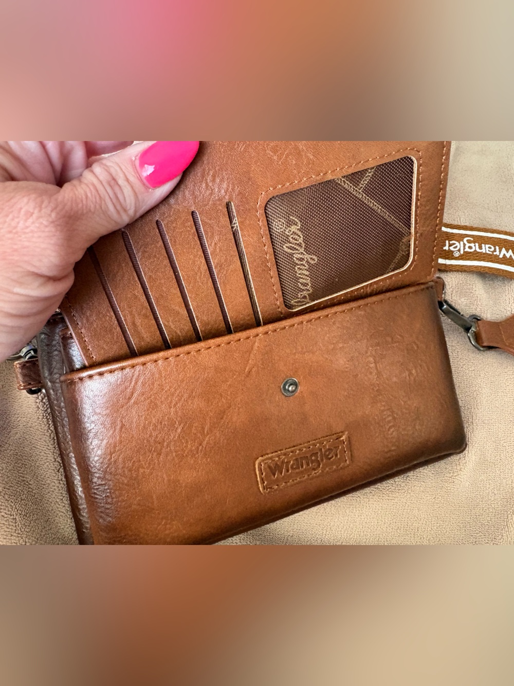 Wrangler Chestnut Brown Crossbody with Branded Strap - Picture 2 of 7